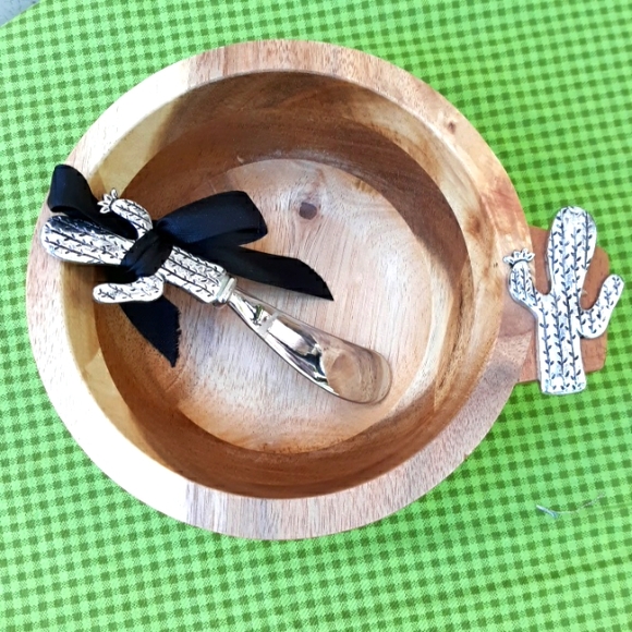 NWT BOSTON INTERNATIONAL CUTTING BOARD AND SERVING BOWL SET - Picture 6 of 13